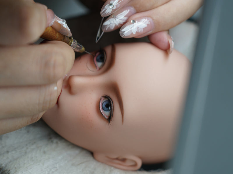 Hand-Implanted Lashes